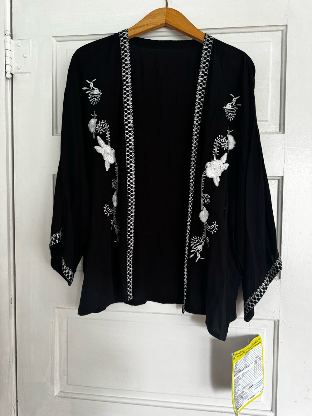 Black Flowing with White Embroidered Flowers Open-Front Kimono Top - Small - NWT